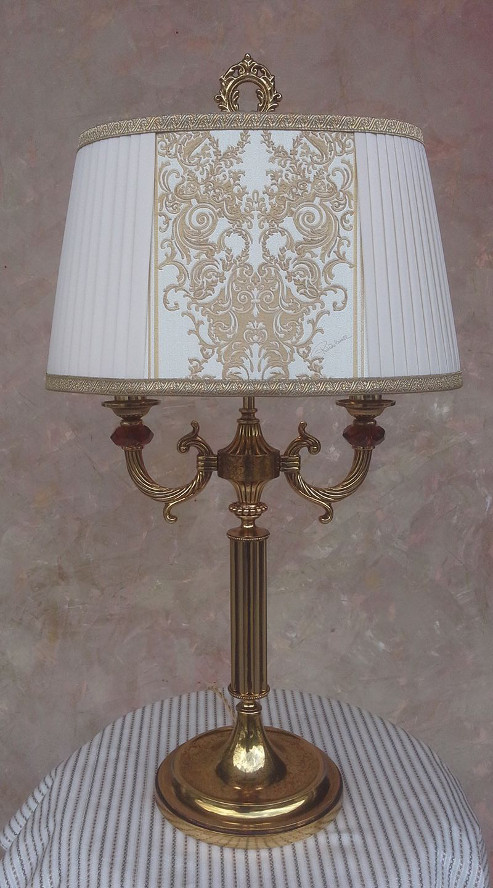 LAMPADA WALPAPER REALIZZATA IN OTTONE ORO FRANCESE CON PARALUME OVALE E CARTA DA PARATO FORNITA DAL CLIENTE. BASE:ORO ANTICO,ORO FRANCESE,ORO LUCIDO,CROMO,NICKEL SATINATO,SILVER LUCIDO, SILVER ANTICHIZZATO AVORIO ANTICHIZZATO.<br>PARALUME:<br><br>PARALUME:BIANCO,AVORIO,BIANCO CONSUMATO,GIALLO ORO,BORDEAUX....PERSONALIZZATO<br>