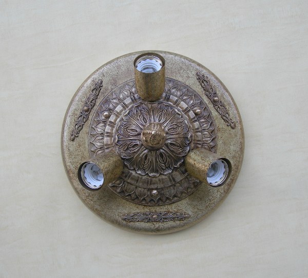 LA PLATFONIERA FUSION 1 E' REALIZZATA IN OTTONE ANTICHIZZATO. ORO ANTICO, ORO FRANCESE,ORO LUCIDO.