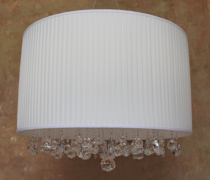 LAMPADARIO CILINDRO CON CRISTALLI PLISSETTATO AVORIO. Colori Disponibili <br>AVORIO,BIANCO,BIANCO CERAMICA,BORDEAUX...PERSONALIZZATO. <br>