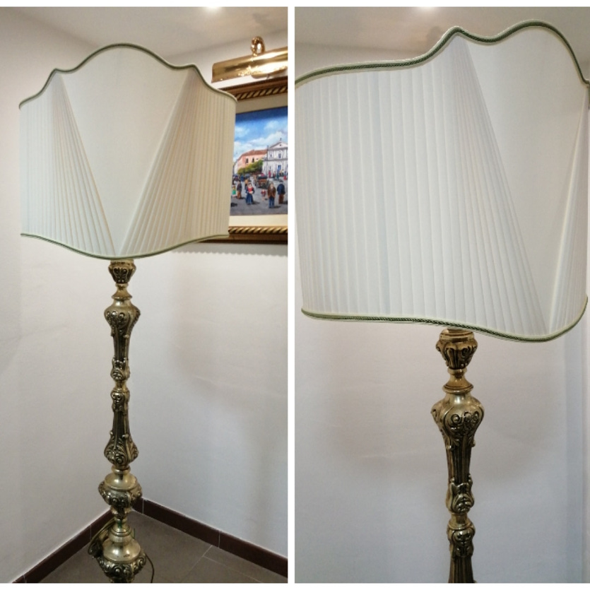 VENTOLA ANTIQUA PER PIANTANA REALIZZATA IN PONGE' LISCIO E PLISSETTATO A V CON FODERAZIONE INTERNA. PARALUME: BIANCO,AVORIO,BIANCO CERAMICA,GIALLO ORO,BORDEAUX....PERSONALIZZATO