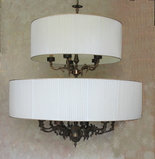 IL LAMPADARIO E STATO REALIZZATO APPLICANDO DEI CILINDRI IN ORGANZA UTILIZZANDO UN VECCHIO LAMPADARIO DEL CLIENTE. LAMPADARIO:ORO ANTICO ORO FRANCESE NICKEL SATINATO...<br>PARALUME: BIANCO AVORIO GIALLO ORO PERSONALIZZATO